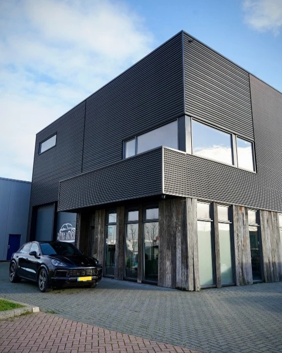 Mothis Auto Import showroom